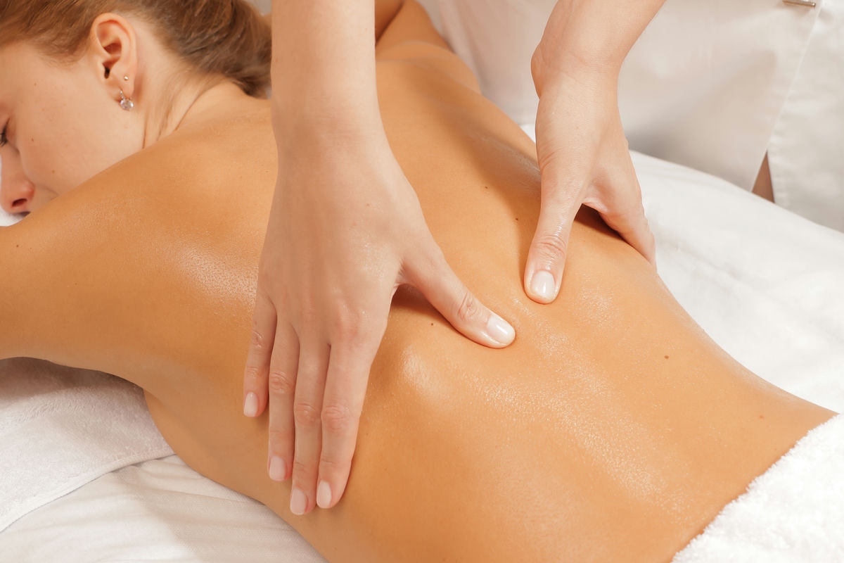 МАСЛЯНО-СОЛЕВОЙ ПИЛИНГ + РАССЛАБЛЯЮЩИЙ МАССАЖ